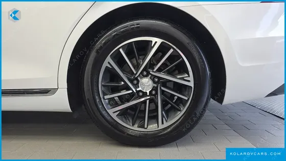 HYUNDAI GRANDEUR 3.0 LPI RENT CAR