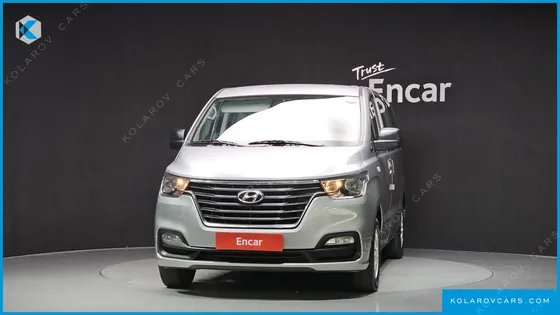 HYUNDAI STAREX VAN 5-SEATER