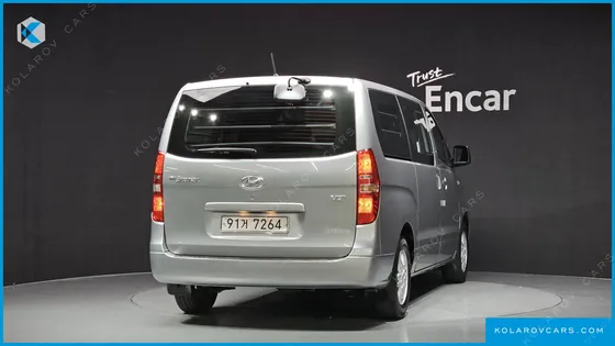 HYUNDAI STAREX VAN 5-SEATER