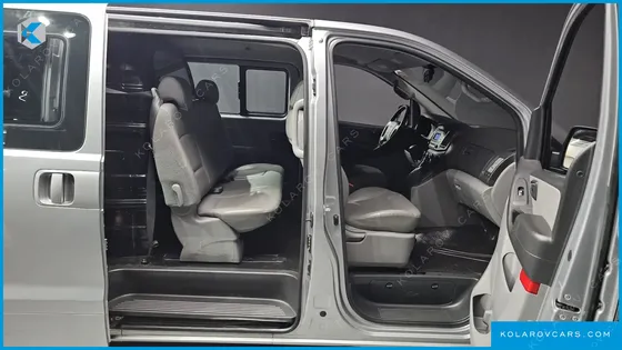 HYUNDAI STAREX VAN 5-SEATER