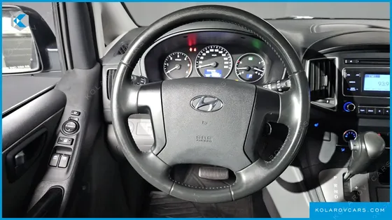 HYUNDAI STAREX VAN 5-SEATER