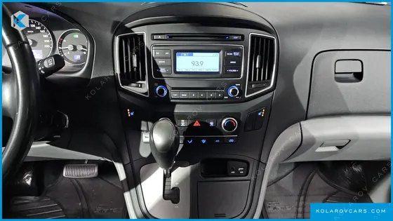 HYUNDAI STAREX VAN 5-SEATER