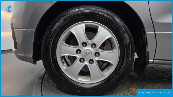 HYUNDAI STAREX WAGON 11-SEATER