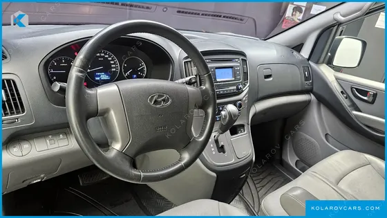 HYUNDAI STAREX VAN 3-SEATER