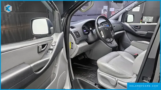 HYUNDAI STAREX VAN 3-SEATER