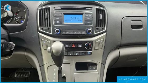 HYUNDAI STAREX VAN 3-SEATER