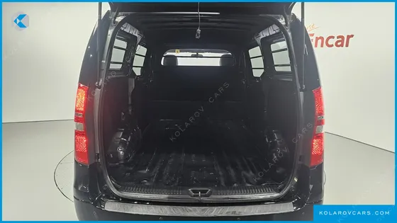 HYUNDAI STAREX VAN 3-SEATER