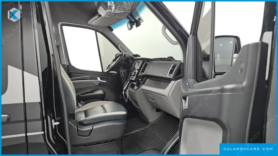 HYUNDAI SOLATI 15-SEATER