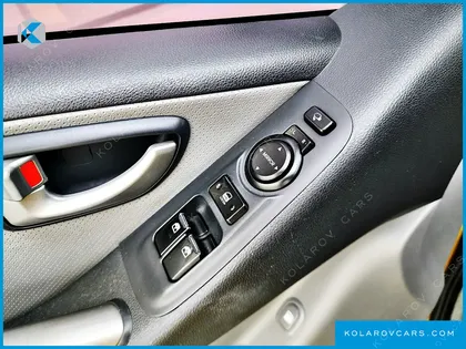 HYUNDAI STAREX GUARD CAR OF CHILDREN