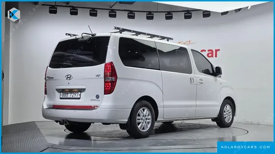 HYUNDAI STAREX 5-SEATER VAN