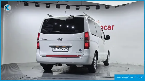 HYUNDAI STAREX 5-SEATER VAN
