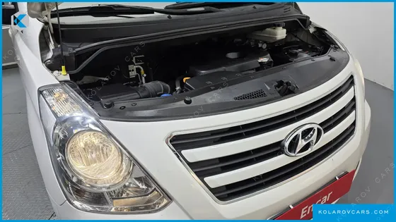 HYUNDAI STAREX 5-SEATER VAN