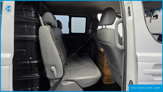 HYUNDAI STAREX 5-SEATER VAN