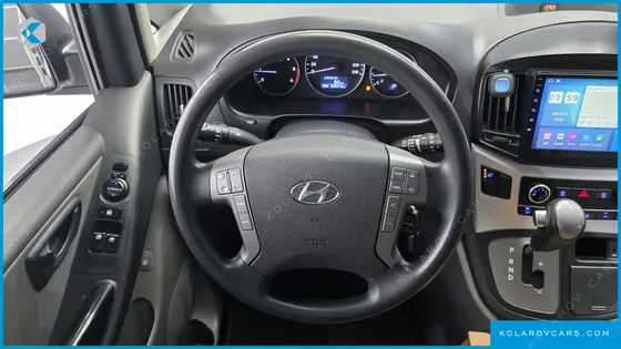 HYUNDAI STAREX 5-SEATER VAN