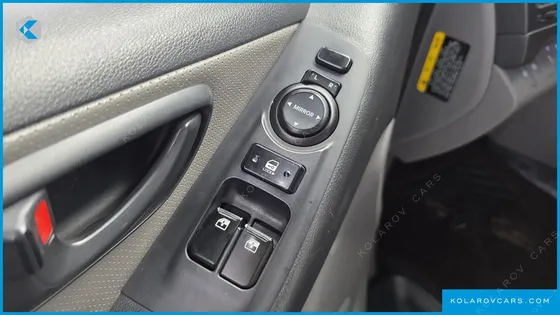 HYUNDAI STAREX 5-SEATER VAN