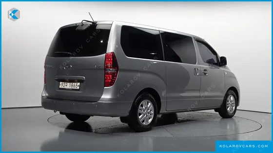 HYUNDAI STAREX 5-SEATER VAN