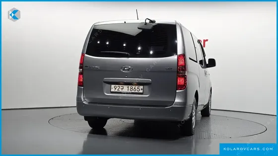 HYUNDAI STAREX 5-SEATER VAN