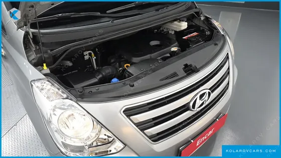 HYUNDAI STAREX 5-SEATER VAN