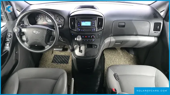 HYUNDAI STAREX 5-SEATER VAN