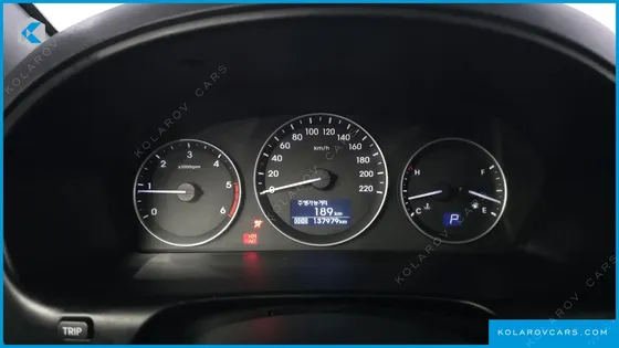 HYUNDAI STAREX 5-SEATER VAN