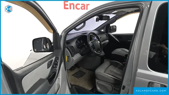 HYUNDAI STAREX 5-SEATER VAN
