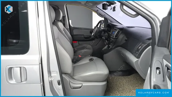 HYUNDAI STAREX 5-SEATER VAN