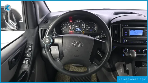 HYUNDAI STAREX 5-SEATER VAN