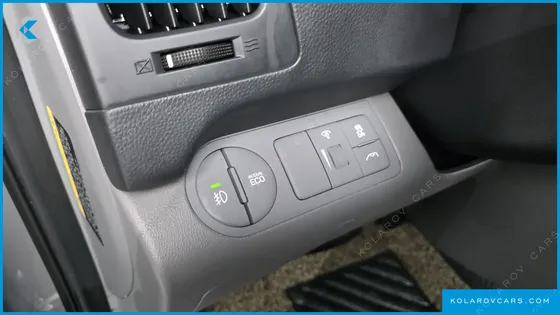 HYUNDAI STAREX 5-SEATER VAN