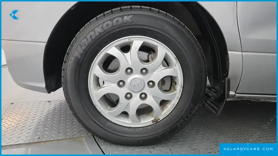 HYUNDAI STAREX 3-SEATER VAN