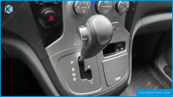 HYUNDAI STAREX 3-SEATER VAN
