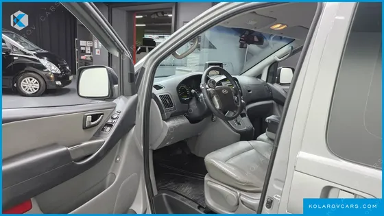 HYUNDAI STAREX 3-SEATER VAN