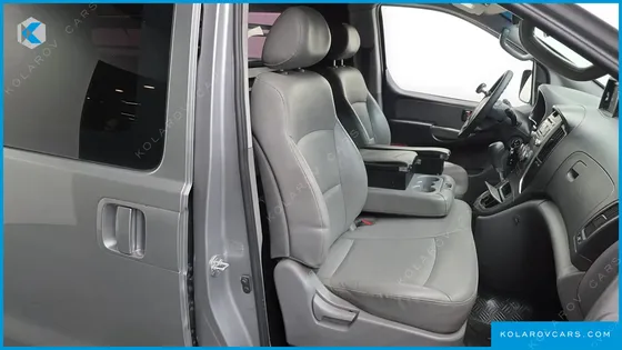 HYUNDAI STAREX 3-SEATER VAN