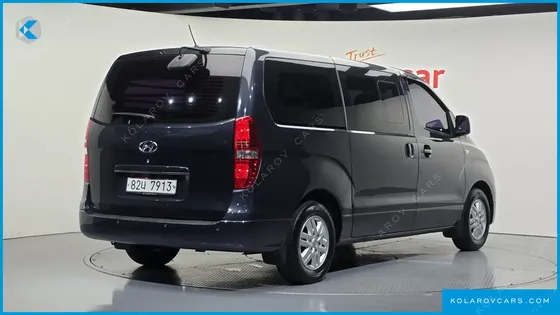 HYUNDAI STAREX 5-SEATER VAN