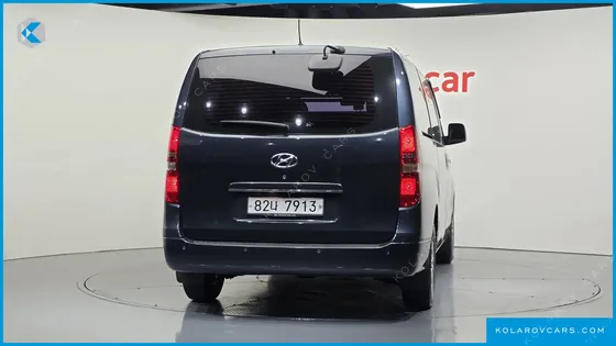 HYUNDAI STAREX 5-SEATER VAN