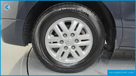 HYUNDAI STAREX 5-SEATER VAN