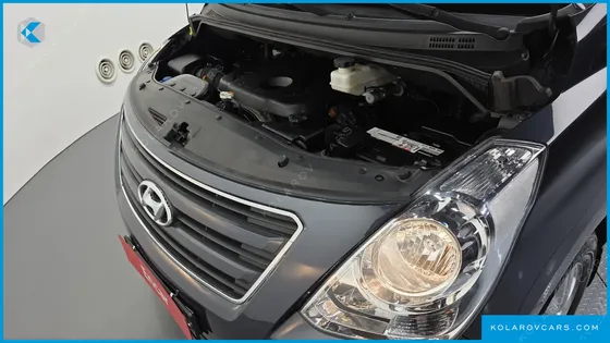 HYUNDAI STAREX 5-SEATER VAN