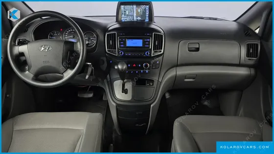 HYUNDAI STAREX 5-SEATER VAN