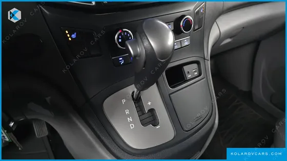 HYUNDAI STAREX 5-SEATER VAN