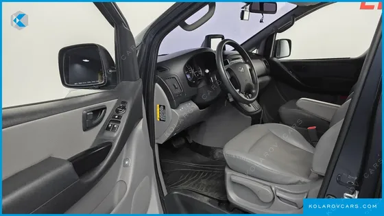 HYUNDAI STAREX 5-SEATER VAN