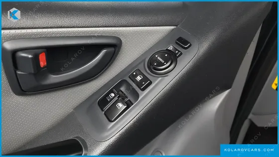 HYUNDAI STAREX 5-SEATER VAN