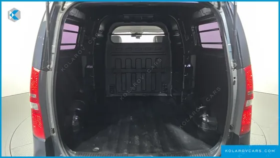 HYUNDAI STAREX 5-SEATER VAN