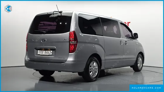 HYUNDAI STAREX 5-SEATER VAN