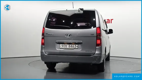 HYUNDAI STAREX 5-SEATER VAN