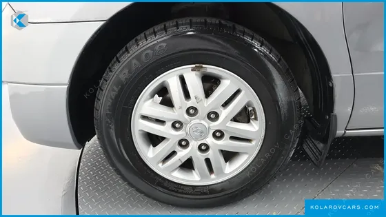 HYUNDAI STAREX 5-SEATER VAN
