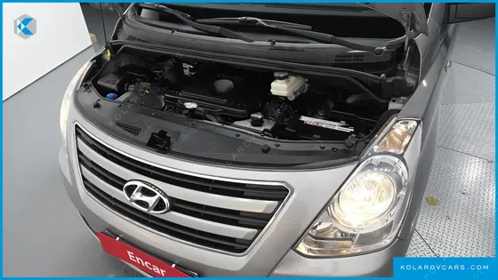 HYUNDAI STAREX 5-SEATER VAN