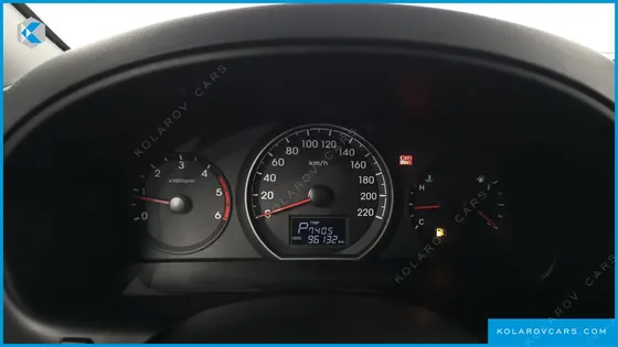 HYUNDAI STAREX 5-SEATER VAN
