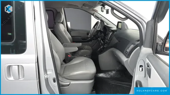 HYUNDAI STAREX 5-SEATER VAN