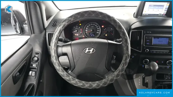 HYUNDAI STAREX 5-SEATER VAN