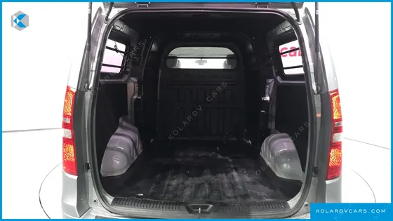 HYUNDAI STAREX 5-SEATER VAN