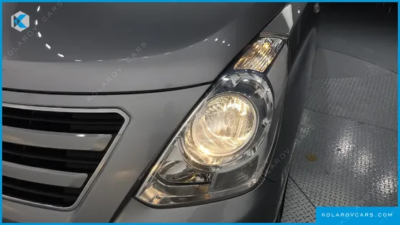 HYUNDAI STAREX 5-SEATER VAN